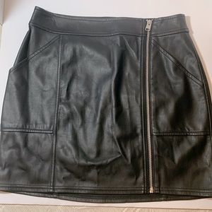 EXPRESS FAUX LEATHER MINI SKIRT BLACK SIZE 4